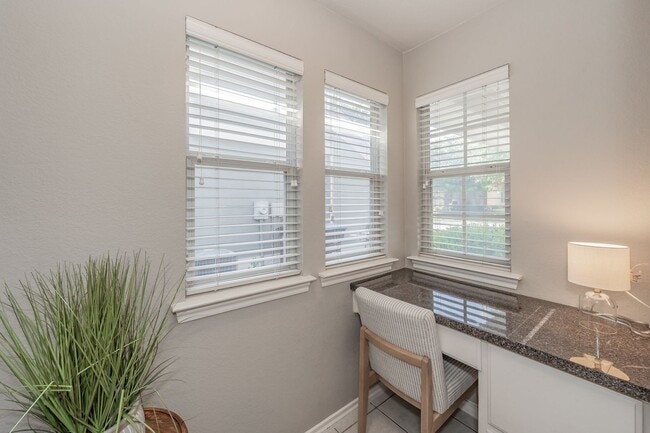 Building Photo - The Best in Texas: 3Bed/2Bath w/Spacious Ensuite