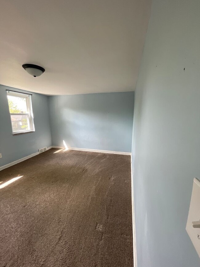 Building Photo - 2 bed 1.5 bath home in Pittsburgh Pa!