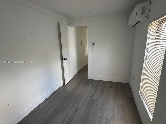 Building Photo - 628 SW 21st Ave