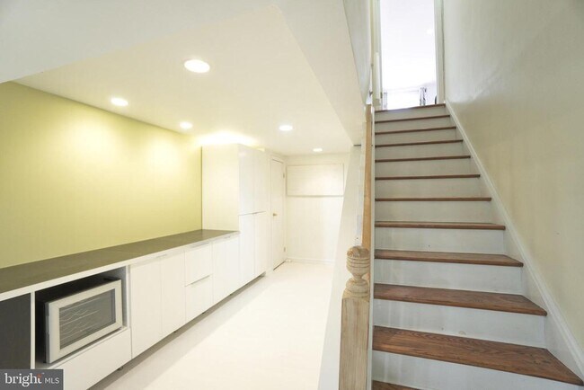 Building Photo - 113 N Stone Ridge Dr
