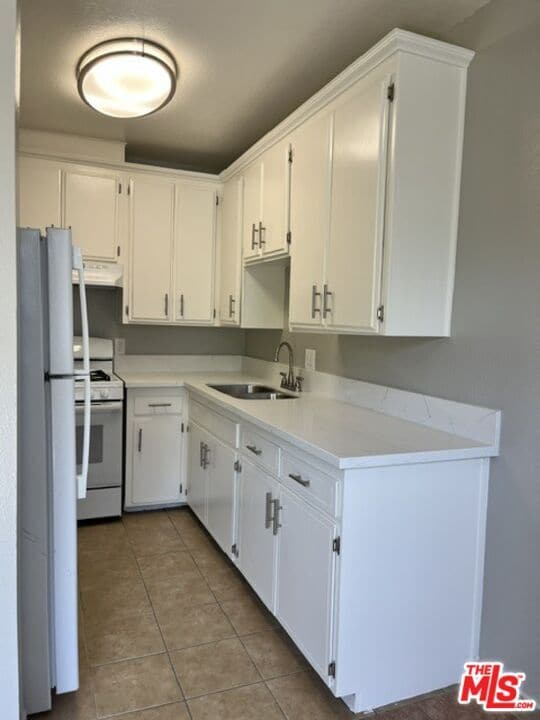 Building Photo - 10540 Balboa Blvd