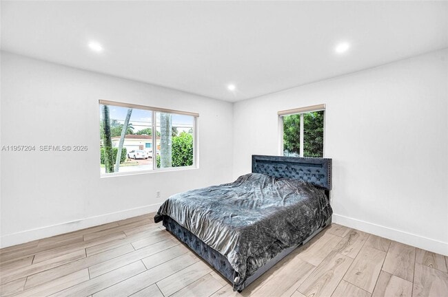 Building Photo - 1080 NE 104th St