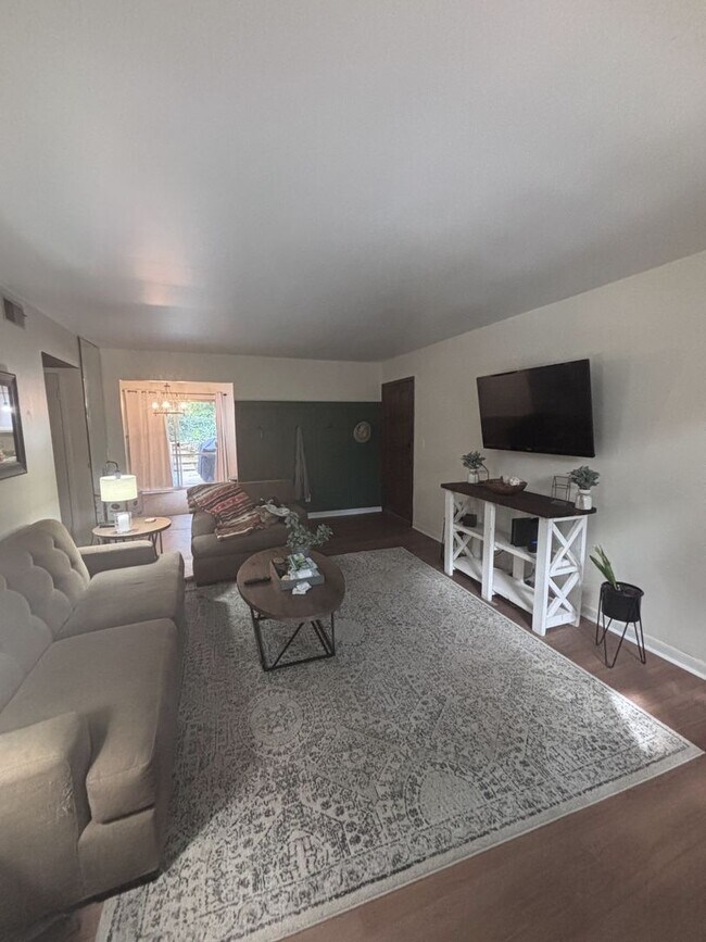 Building Photo - 2703 Southbury Cir