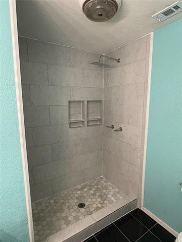 Building Photo - 2402 Leslie St