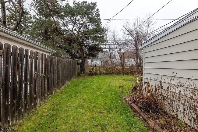 Building Photo - 15500 Benhoff Dr