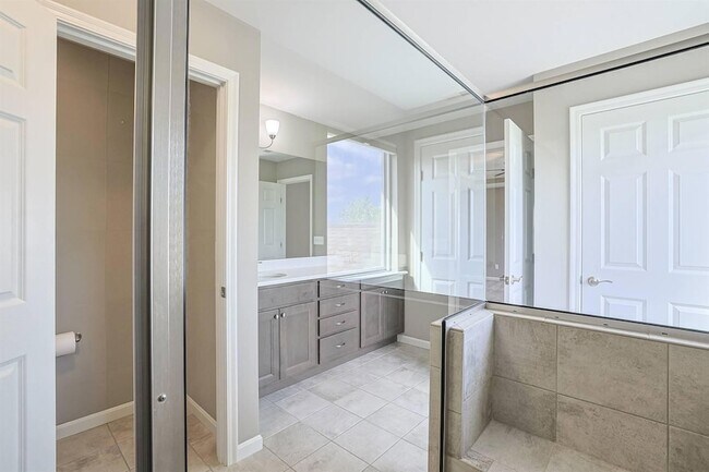 Building Photo - 6545 Cannondale Dr
