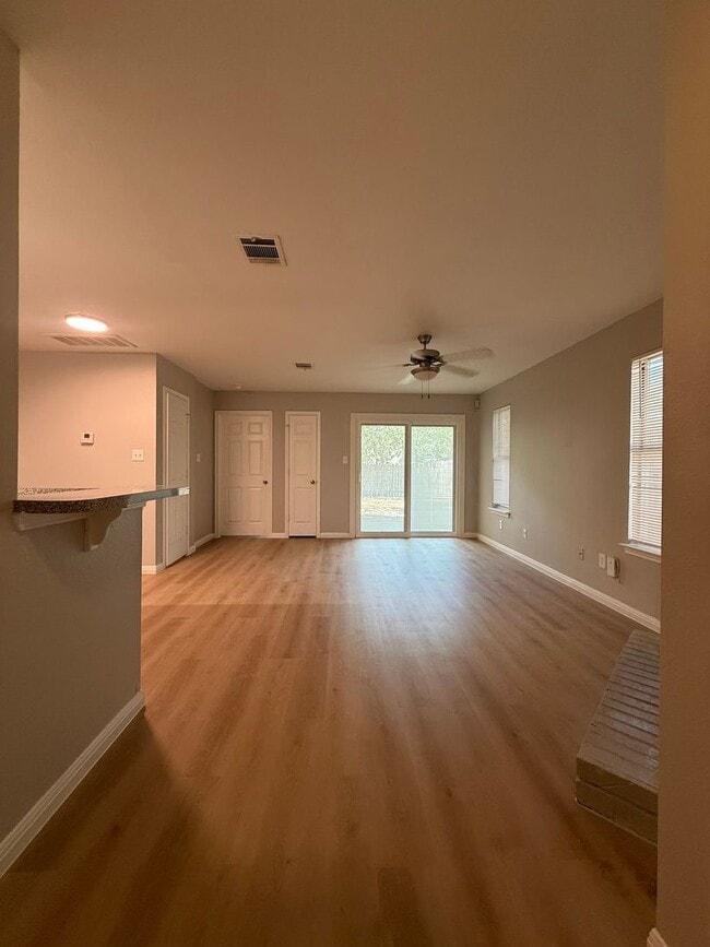 Building Photo - Ginder Properties2 (2906 Kestrel Dr)