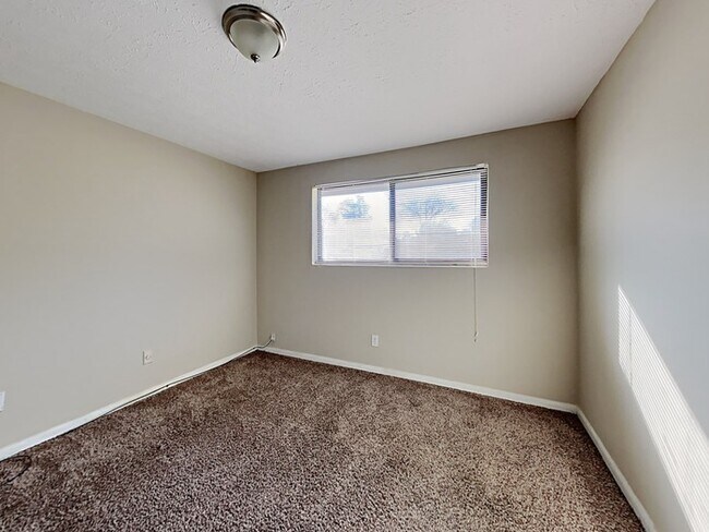 Building Photo - Northside Home