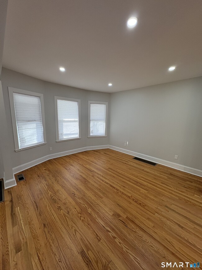 Building Photo - 172 Swanson Ave