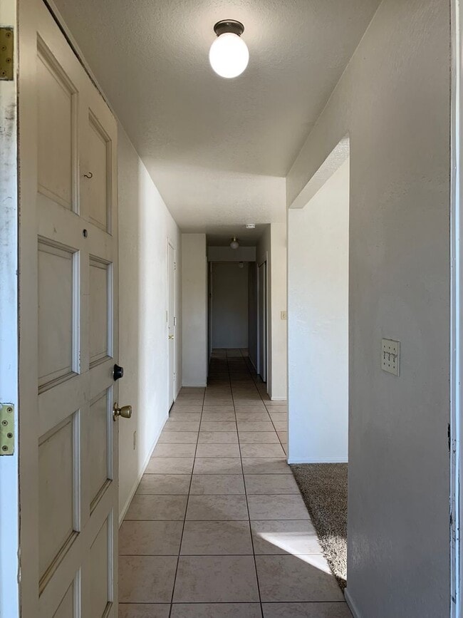 Building Photo - MON390