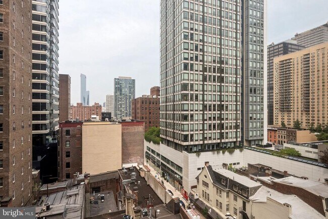 Building Photo - 135 S 19th St