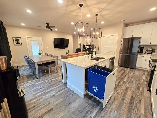 Building Photo - 2716 Brigham Ln