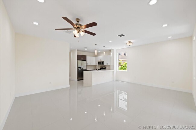 Building Photo - 1434 SW 4th Ave
