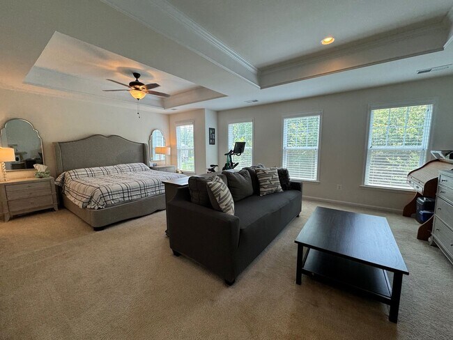 Building Photo - Amazing 6 Bed 5 Bath Single Family Home Wi...