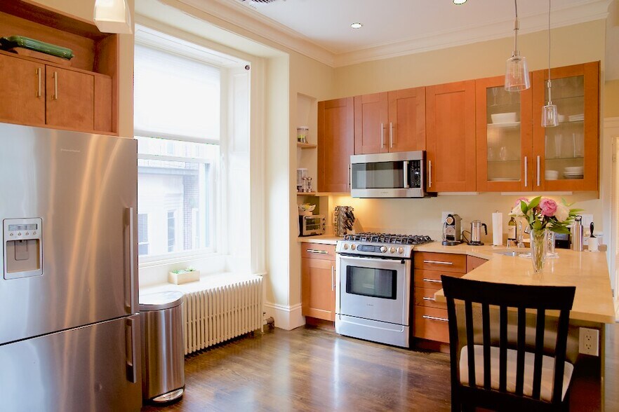 Primary Photo - 67 Mount Vernon St