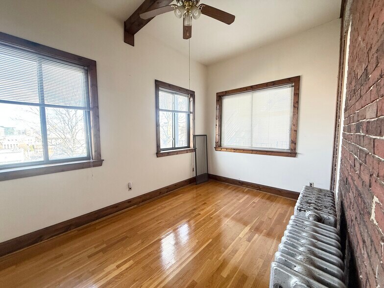 Building Photo - 145 Hillside St