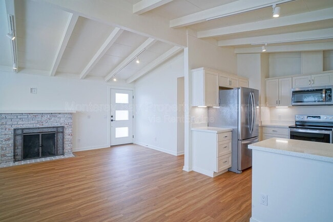 Building Photo - 829 Sea Palm Ave