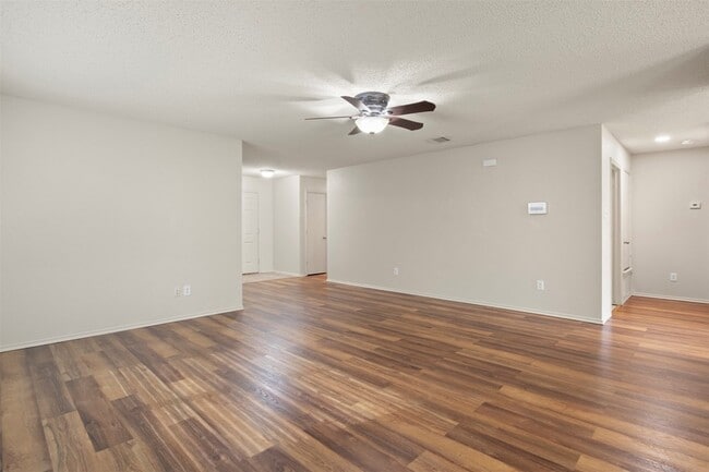 Building Photo - 536 Del Mar Dr