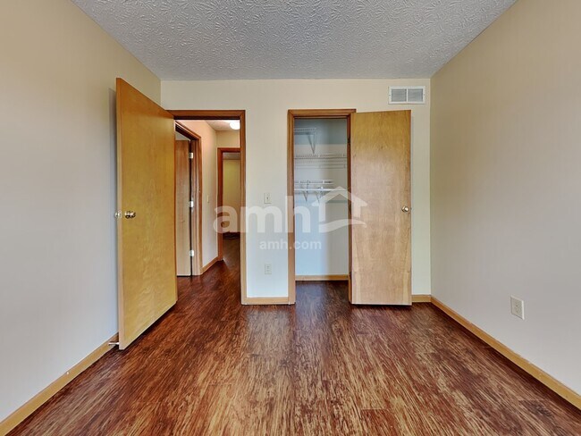 Building Photo - 2358 Rosina Dr