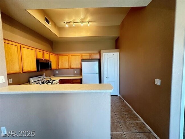 Building Photo - 3460 Cactus Shadow St