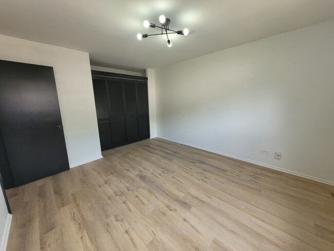 Building Photo - 2402 Algonquin Rd