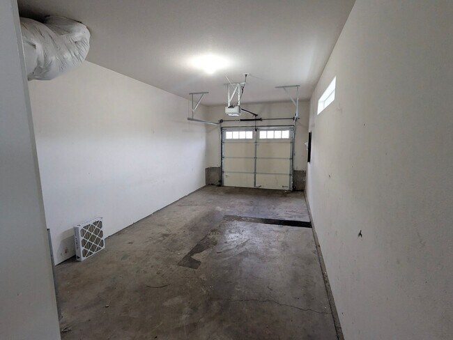 Building Photo - BIGFIR1069-1071