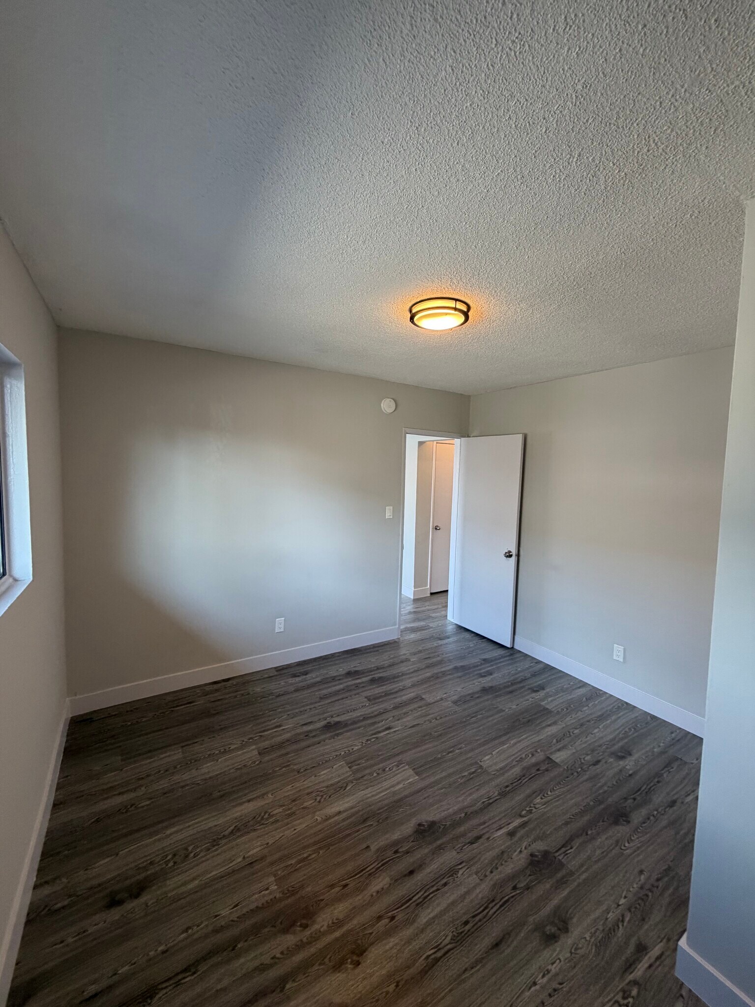 Building Photo - 7822 S Western Ave