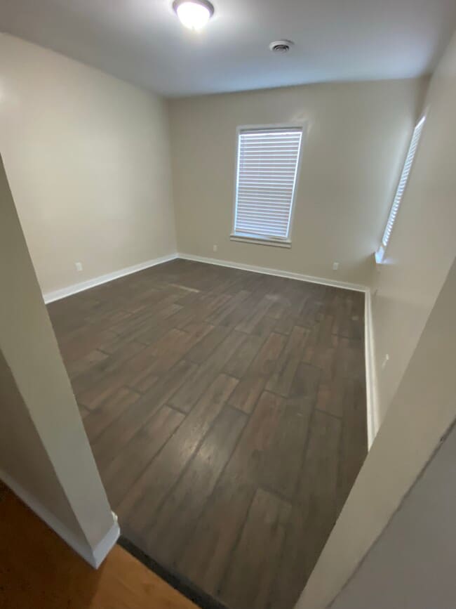 Building Photo - 437 Loras Blvd