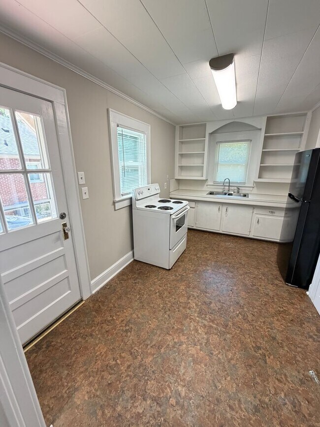 Building Photo - Cute Duplex 1 bed 1 bath unit, Close to Downtown Concord
