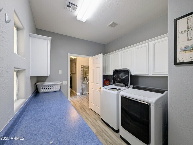 Building Photo - 16777 W Southampton Rd