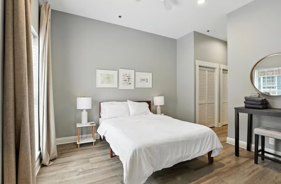 Building Photo - 492 N Thomas St