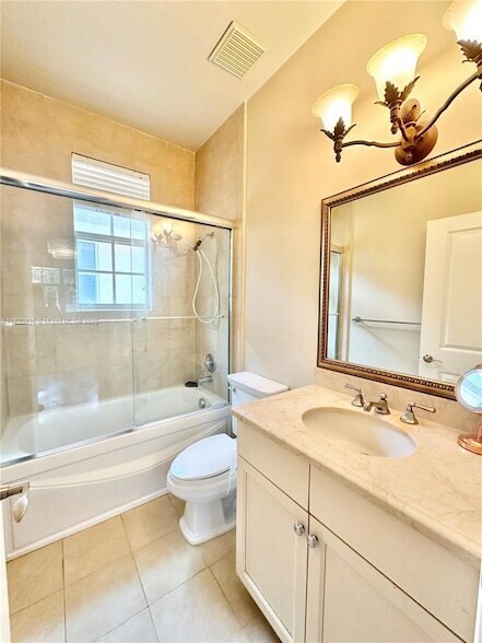 Building Photo - 483 Menendez Ave