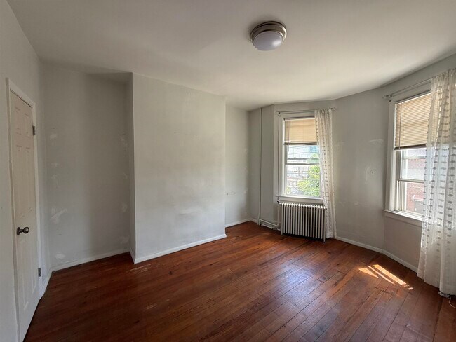 Building Photo - 381 Liberty Ave