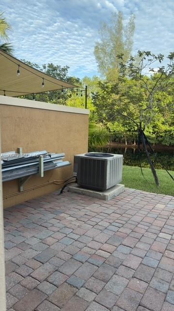 Building Photo - 981 SW 143rd Ave