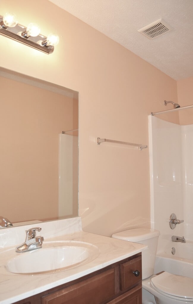Building Photo - Wonderful 3 Bedroom 2 1/2 Bath Townhouse Now Available!