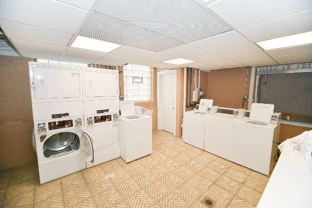 Building Photo - 516 W Melrose St