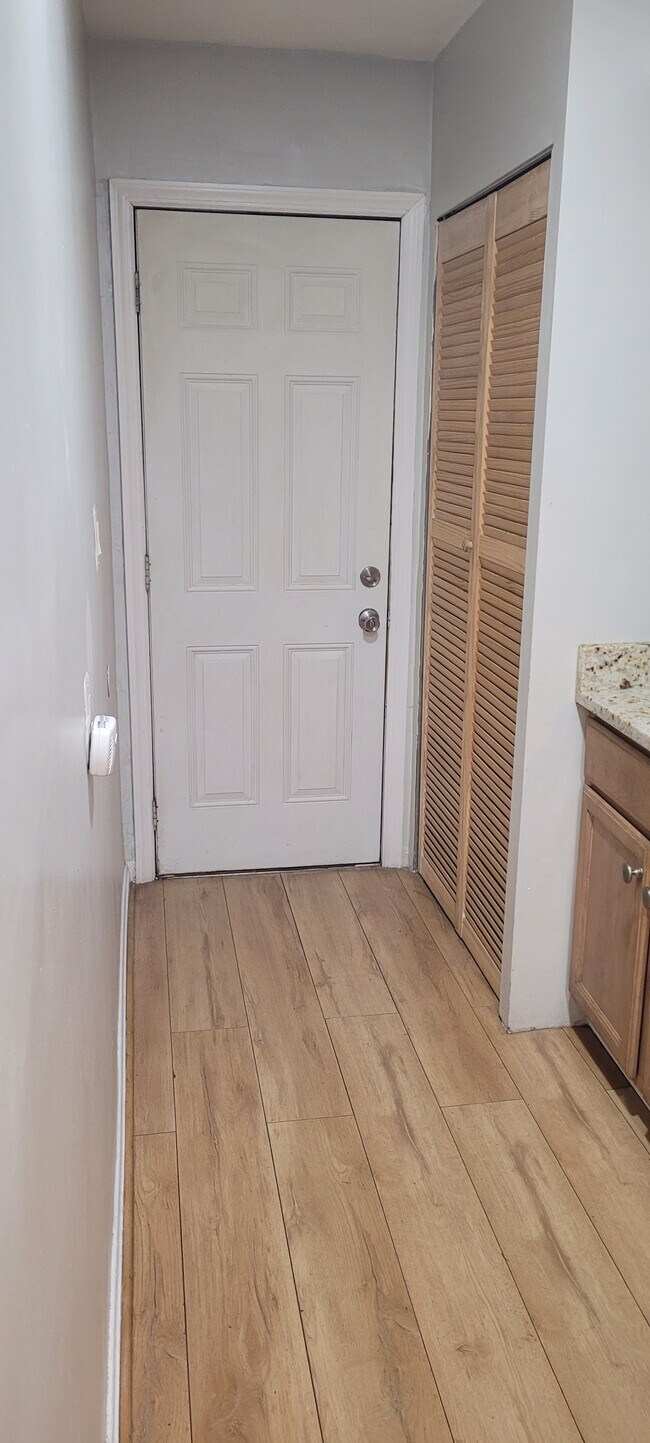 Building Photo - 1248 16th St NE