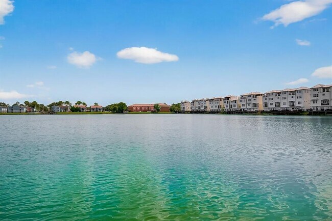 Building Photo - 8904 Lakeshore Bend Dr
