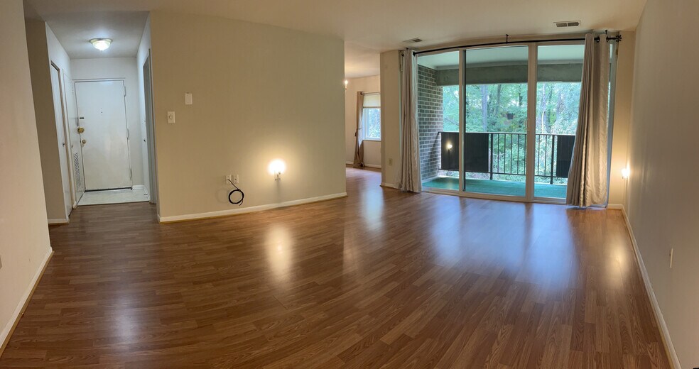 Building Photo - 1422 Northgate Sq