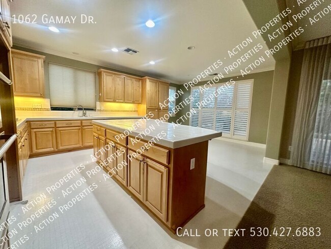 Building Photo - Luxury 3 Bedroom | Serrano Guard Gated Com...