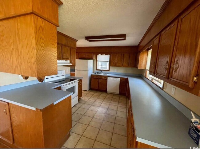 Building Photo - 163 Edwards Rd