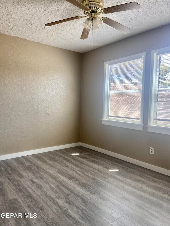 Building Photo - 601 Lomaland Dr