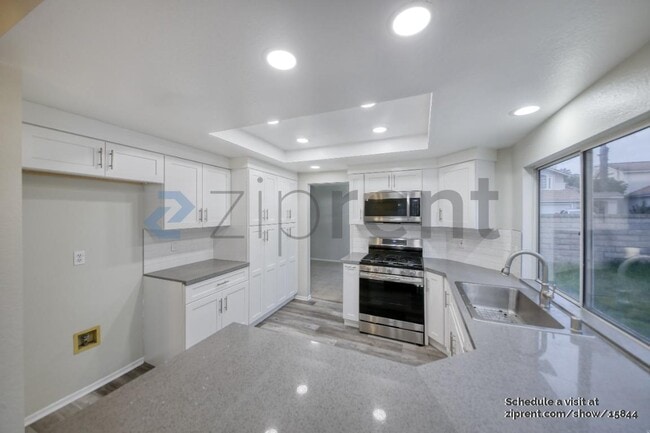 Building Photo - 7855 Green Crest Ct