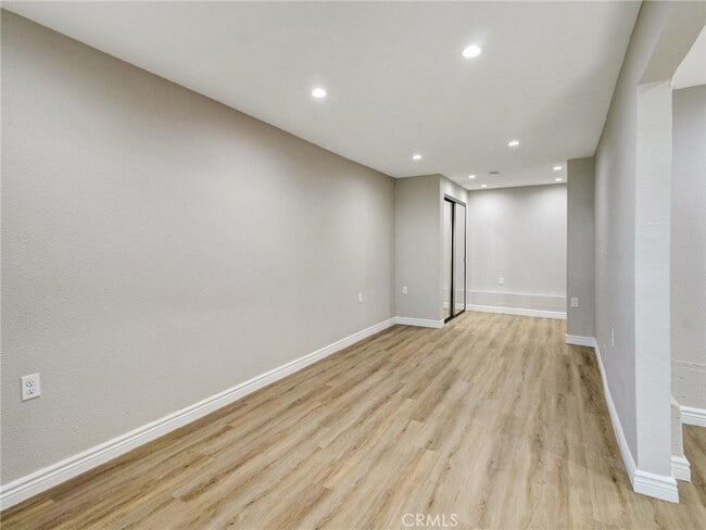 Building Photo - 985 1/2 Dexter Street Unit