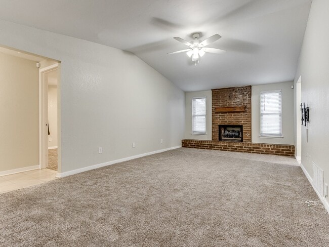 Building Photo - Super clean and updated!
