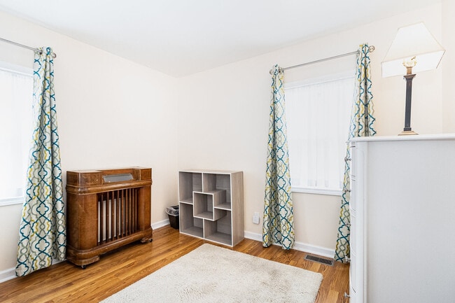 Building Photo - 531 Glen Ave