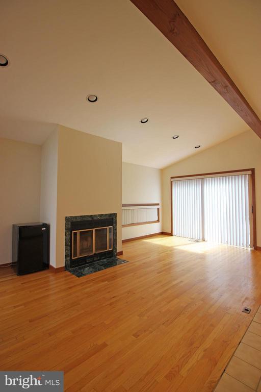 Building Photo - 6872 Melrose Dr