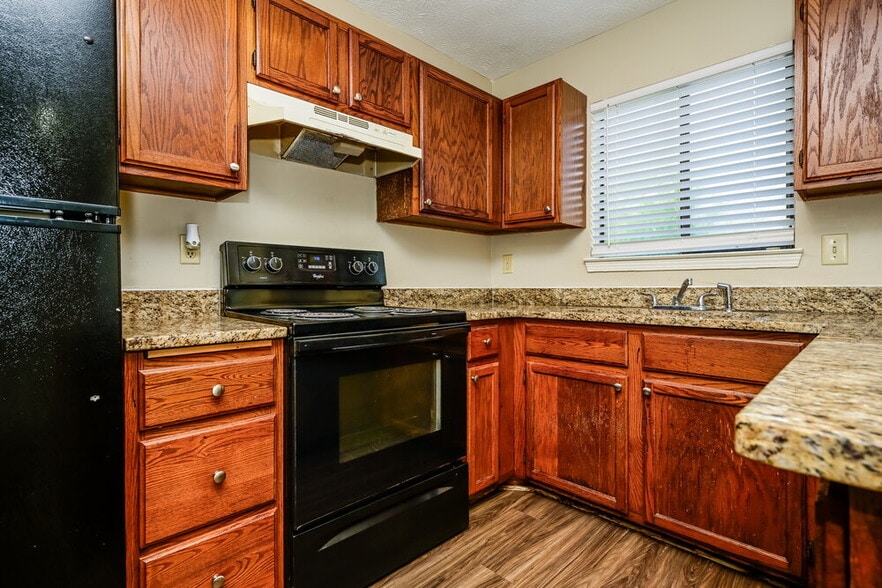 Building Photo - 5796 Trent Walk Dr