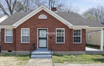 Building Photo - 2370 Larose Ave