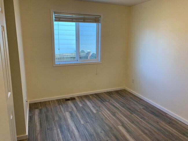 Building Photo - 7467 Clamdigger Dr
